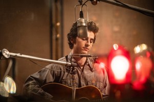 Bob Dylan (Timothée Chalamet) en studio. DR